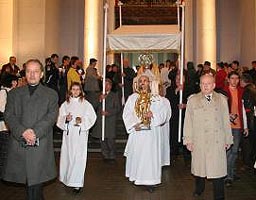 Catolicii au plecat in inconjurarea pentru Invierea Domnului