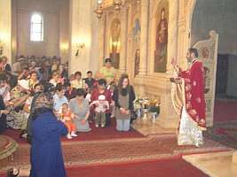Cu piosenie, crestinii de la Catedrala Noua participa la slujba religioasa