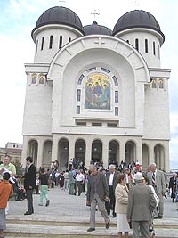 De Rusalii credinciosii ortodocsi au umplut Catedrala Noua