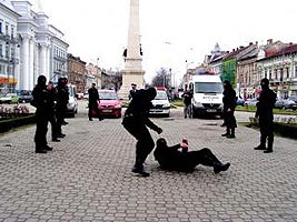 Demonstratii de Ziua Politiei in fata Teatrului