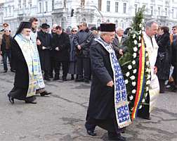 Ieri la monumentul din fata Primariei a avut loc comemorarea Revolutiei din decembrie 1989