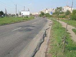 In Micalaca din cauza caldurii au aparut santuri in asfalt