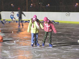 Incepand de maine se deschide patinoarul