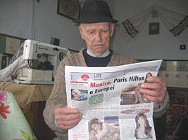 La 102 ani Petru Neag citeste fara ochelari ziarul