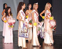 La concursul de frumuste "Miss Arad 2008" au fost alese premiantele