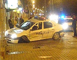 Masina politiei a fost acrosata de un Matiz