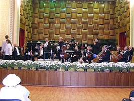 Orchestra condusa de dirijorul R. Popa, alaturi de solistii A. Agoston si L. Fenyo au interpretat lucrari de Brahms