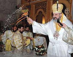Patriarhul Daniel impreuna cu un sobor de preoti au oficiat slujba de tarnosire a noii Catedrale