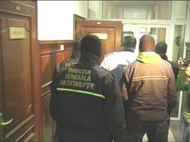 Politisti cercetati pentru luare de mita