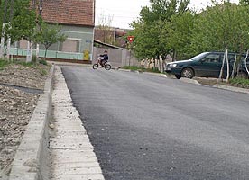 Prima strada asfaltata de maghiari