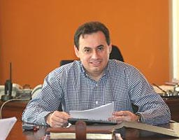 Primarul Gheorghe Falca este acuzat ca i-ar fi adresat injurii liderului sindicatului din Primarie