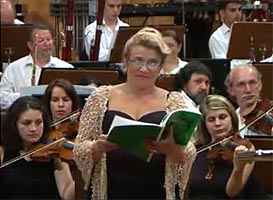 Soprana Teodora Ciucur impreuna cu orchestra filarmonicii au oferit aradenilor un program de arii si intermezzi celebre