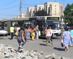 Statiile de autobuz functioneaza printre bolovani