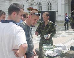 Tinerii sunt invitati sa aleaga cariera militara