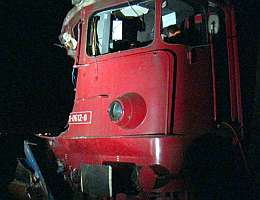 Trenul Rapid Arad-Bucuresti a acrosat un TIR care a ramas blocat in trafic pe calea ferata