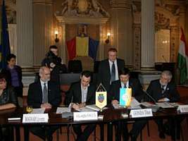 Autoritatile din Arad si Pecs au semnat programul de colaborare pe anul 2009