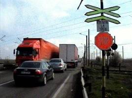 Construirea pasajelor de trecere peste calea ferată, de pe centura Aradului, este în continuare amânată