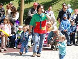 Copiii si-au sarbatorit ziua si in parcul lor