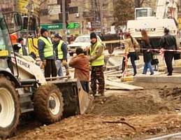 În urma lucrărilor de modernizare spaţiul verde din municipiu devine tot mai redus