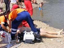 Medici SMURD au încercat să resusciteze timp de o oră pe unul dintre baieţii înecaţi