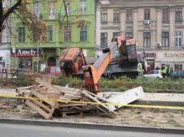 O macara aparţinând companiei de construcţii ICIM s-a răsturnat ieri pe când lucra în zona staţiei de tramvai de la Teatru
