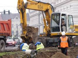 Până la reluarea circulaţiei tramvaielor pe centru mai trebuie să treacă zile bune