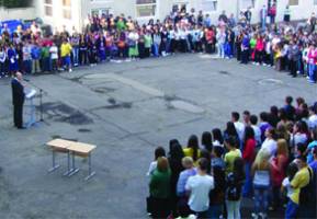 Peste 70.000 de elevi au început noul an de învăţământ 2009-2010 în şcolile din judeţul Arad