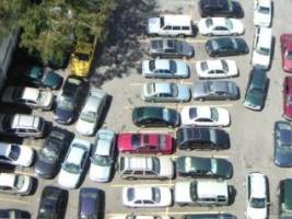 Regulamentul de licitare a locurilor de parcare nu a obţinut numărul necesar de voturi pentru a fi aprobat