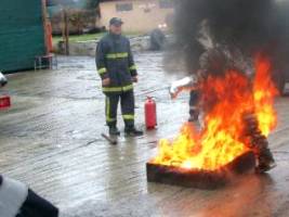 Zeci de elevi de la şcolile generale şi liceele din municipiu au venit să vadă exerciţiile demostrative