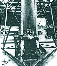 Bernard Lynch pregatindu-se pentru primul test pe rampa inclinata