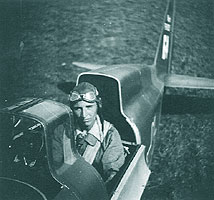 August 1941, Ghimbav: Slt. av. Pasare Dumitru in carlinga avionului Nardi