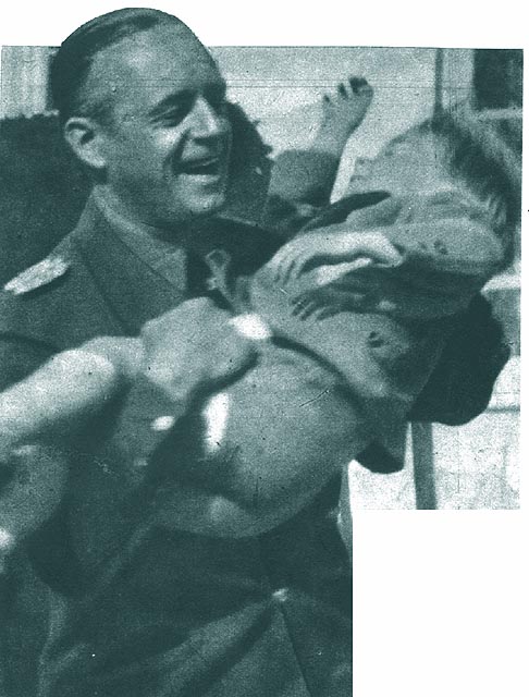 O imagine aparuta in aprilie 1941 (de Pasti!) infatisandu-l sub textul: "D. Joachim Von Ribbentrop, ministrul de externe al Reichului, tinandu-si in brate copilul, pe care l-a botezat cu numele Fuhrerului Adolf", pe sentimentalul Ribbentrop, nasul nu numai al micutului Adolf dar si al nenorocirilor pe care le-a slobozit asupra tarilor baltice si Romaniei