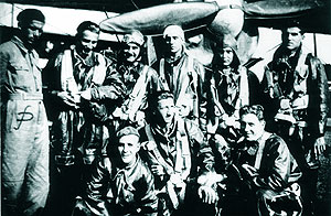 Grup de elevi-piloti ce trecusera in anul II al Scolii de Ofiteri Aviatie