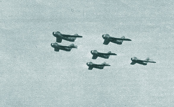 Formatie de MIG-15 in zbor