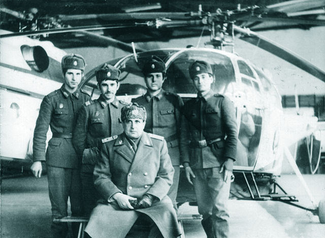 1973, in hangar, alaturi de "truditorii in termen"