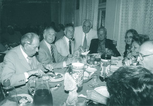 17.11.2003 - Otopeni, promotia 1945 adjutanti aviatori. Cel in negru C.dor. av. Borzea, in stg. sa c.dor. av. I. Morariu