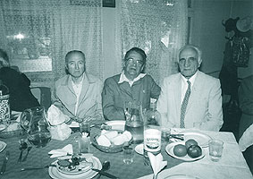 17.11.2003 - Otopeni, promotia 1945 adjutanti aviatori. In centru ing. J. Dascalescu, la dr. c.dor. av. Ioan Morariu