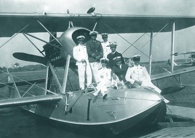 Instantaneu realizat cu ocazia vizitei in Romania a escadrilei britanice din Malta