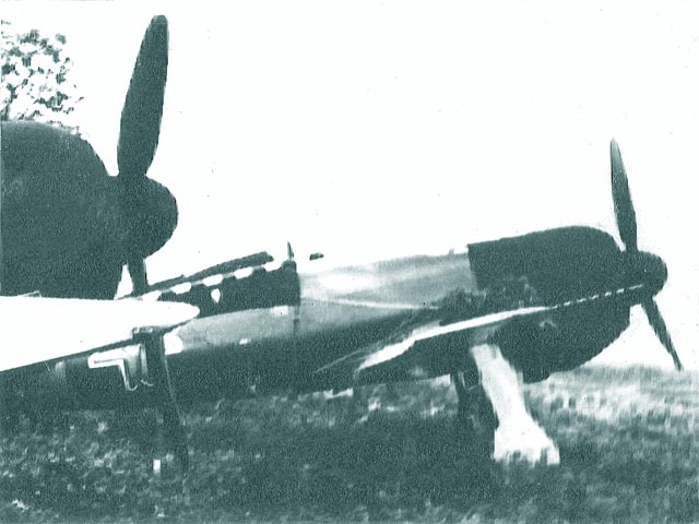 Vara lui 1944, Popesti-Leordeni, avioanele IAR-80 ale Grupului "6 Vanatoare", asteptandu-i pe americani !