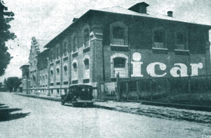 Fabrica ICAR - Bucuresti (Intreprinderea de Constructii Aeronautice Romanesti), fondata 1932, unde a functionat ca inginer proiectant in 1949 dl. Traian Costachescu 