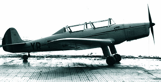Avionul RG 7 stationand pe platforma aerodromului Targu Mures - 1957