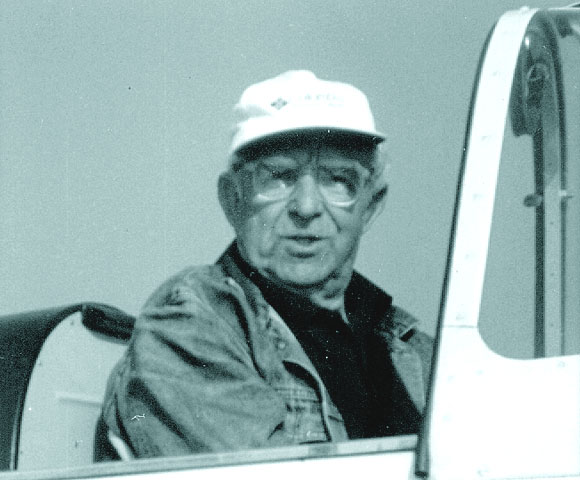 Executand zbor acrobatic cu ZLIN 726