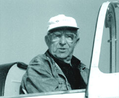 Executand zbor acrobatic cu ZLIN 726