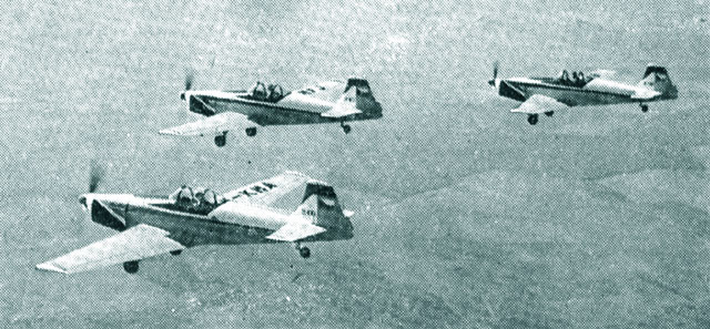 Formatie de ZLIN 226 in zbor