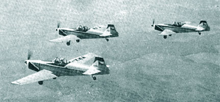 Formatie de ZLIN 226 in zbor