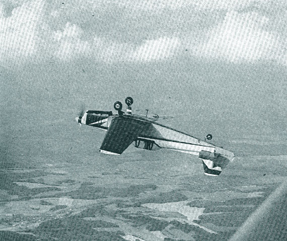 ZLIN 226 in zbor pe spate