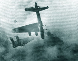 B-17 lovit si rupt in aer