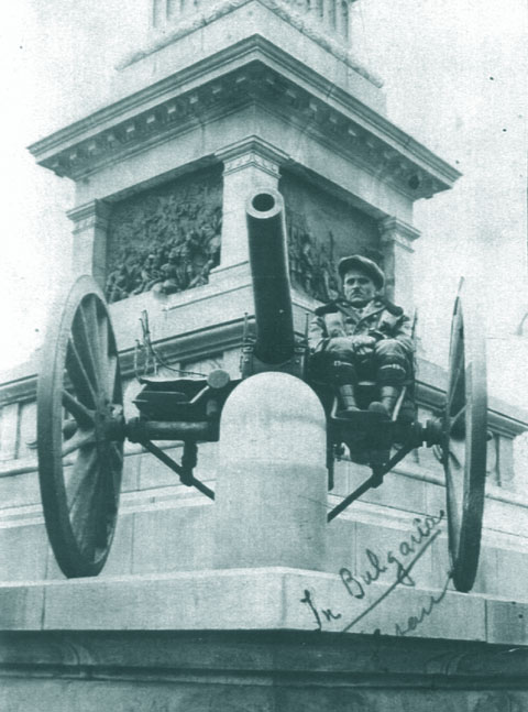 In 1929 la Sofia (Bulgaria) in misiune de reparare a avionului francez