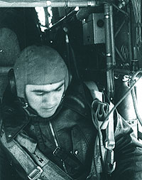 Tanar, frumos, expus... in misiune la bordul bombardierului "Savoia" - 1942