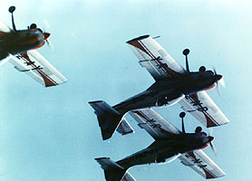 Patrula Zlin-50 in zbor acrobatic